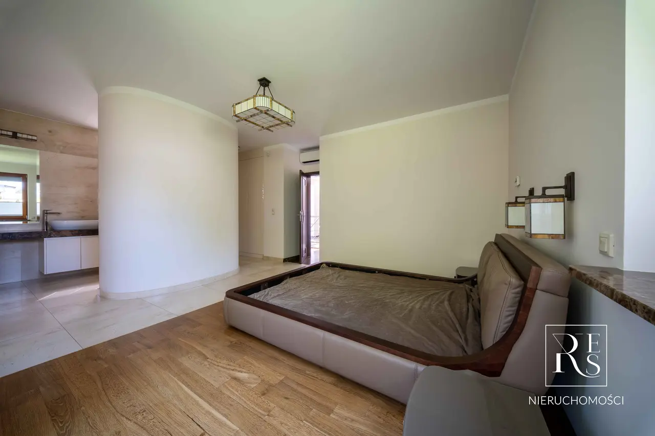 DOM W WILANOWIE | DZIAŁKA 1050 M² | WYSOKI STANDARD | ZAMKNIĘTE OSIEDLE