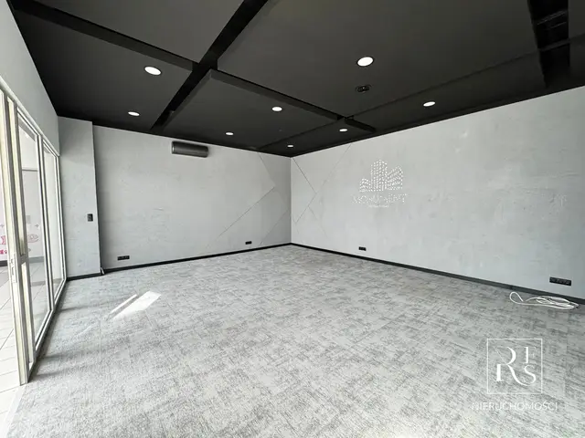 Lokal do wynajęcia /  Centrum handlowe / 129 m² /  