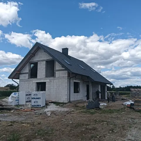 Dom w Lutoryżu – stan surowy zamknięty | 7 arów | Garaż | Blisko Rzeszowa